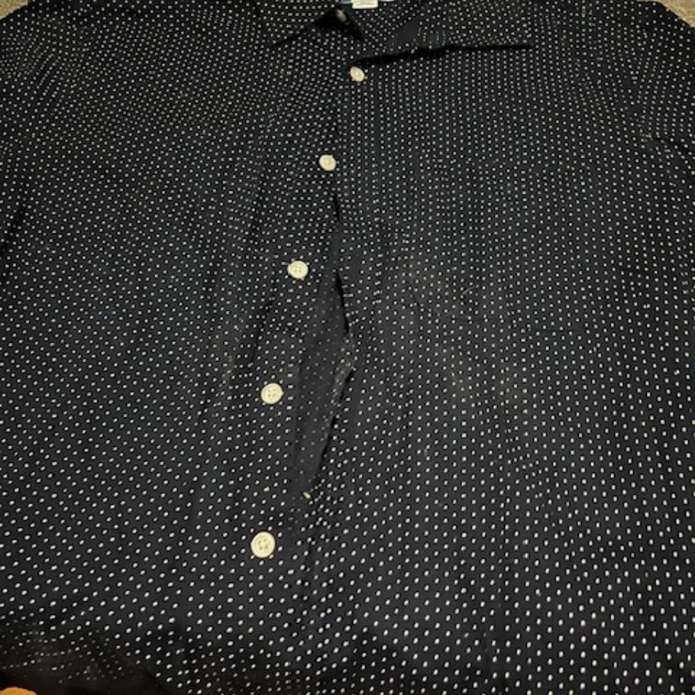 Old Navy everyday shirt. size L blue with white dots button up, new